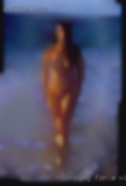 LOOKING FOR A KINKY FEMALE/CPL wives swinging TONIGHT.